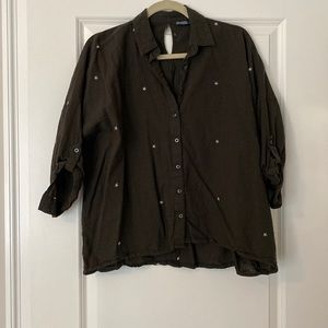Zara forest green linen button up with embroidered stars. Size medium